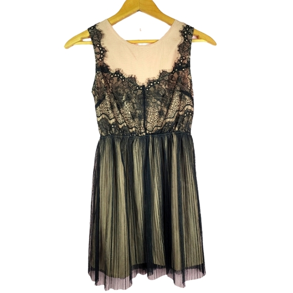 Forever 21 black and nude lace overlay dress - Picture 1 of 6